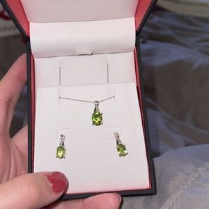 14k white gold and peridot earring and necklace set